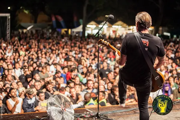 DAS BAY FEST: DAS BESTE ROCK-EVENT AM IGEA MARINA BEACH