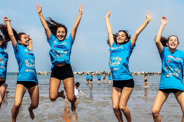 A BELLARIA IGEA MARINA L'ESTATE SPORTIVA INIZIA AD APRILE CON LO YOUNG VOLLEY TARGATO KIKLOS