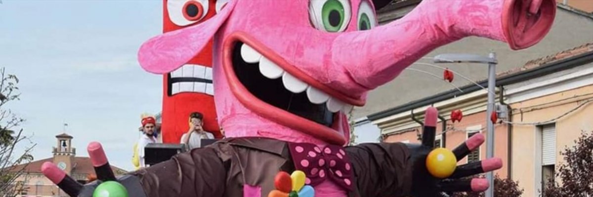 IN DER ROSA NACHT, MASCHIEREN SIE SICH, WIE SIE WOLLEN, WIR FEIERN DEN KARNEVAL!