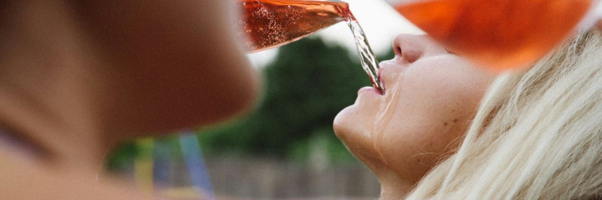 Vagues de vin à Bellaria Igea Marina : vin, musique et parfum de la mer.