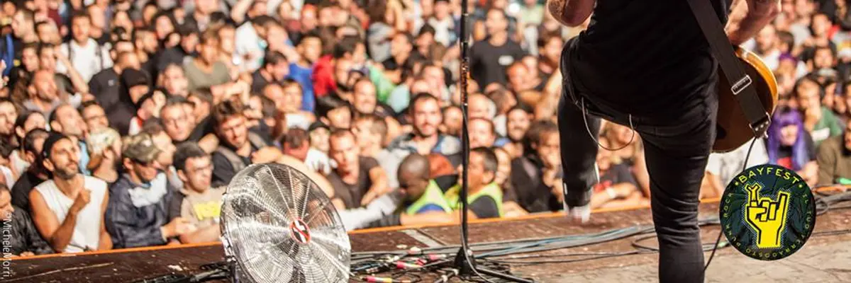 THE BAY FEST : LE MEILLEUR ÉVÉNEMENT ROCK SUR LA PLAGE D'IGEA MARINA