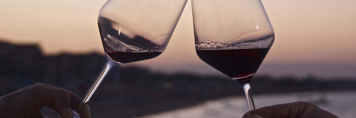 La tua vacanza a Bellaria Igea Marina di Agosto con la magia delle stelle cadenti e un calice di buon vino in mano!
