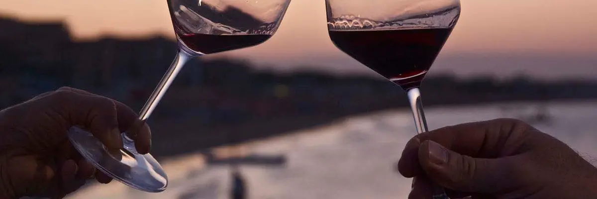 La tua vacanza a Bellaria Igea Marina di Agosto con la magia delle stelle cadenti e un calice di buon vino in mano!