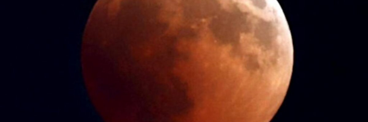 GUARDA CHE LUNA
