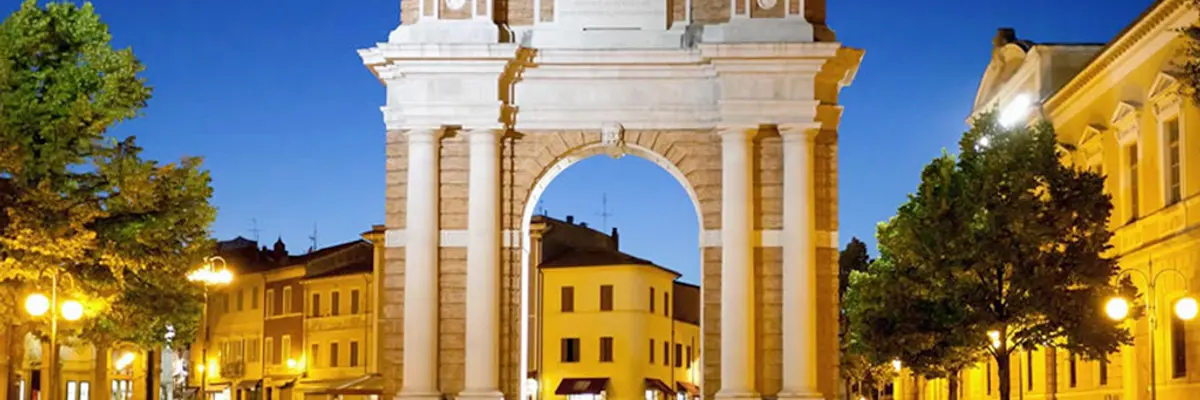 Il borgo di Santarcangelo si trasforma in teatro a cielo aperto