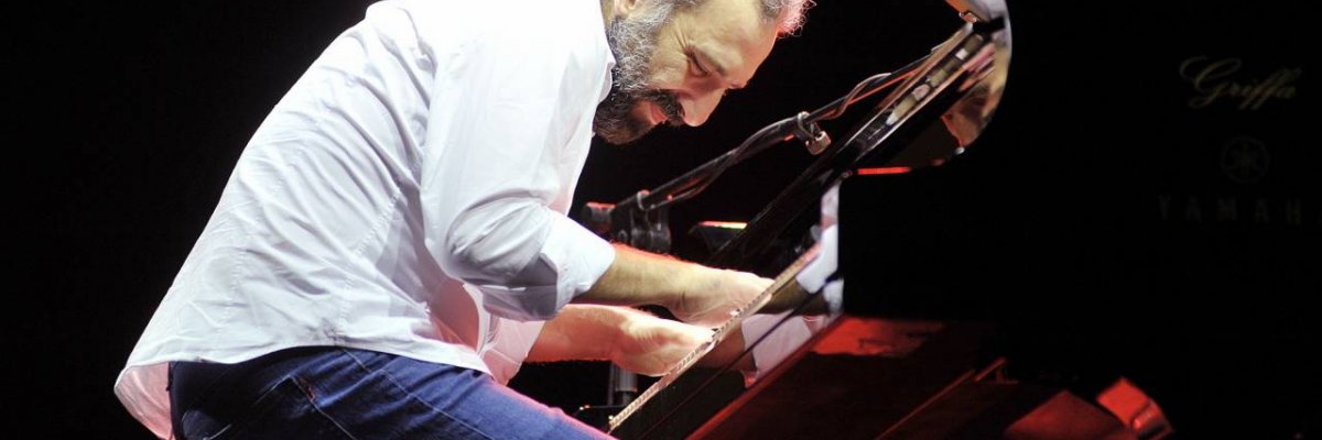 STEFANO BOLLANI MEETS BUSTER KEATON: Ein Bellaria Igea Marina A SONDERSITZUNG zwischen Musik und Kino!