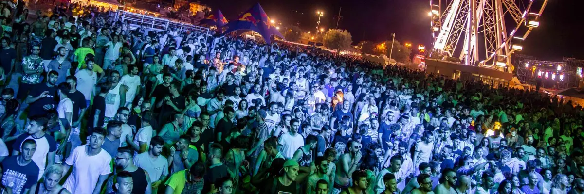 MOLO STREET PARADE 2018: RIMINI AU SOLEIL ENTRE SARDINCINI, COCKTAILS ET CÉLÈBRE DJ DE TOUTE L'EUROPE